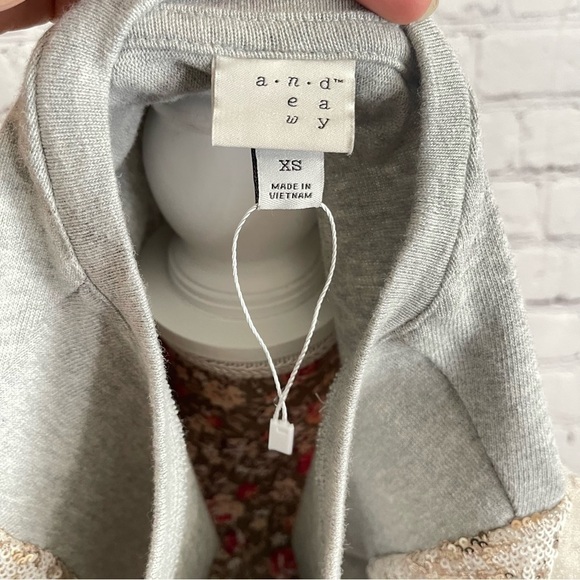 A New Day- Crew Neck w/ Sequins Detail  5️⃣✖️3️⃣0️⃣ - Picture 5 of 6